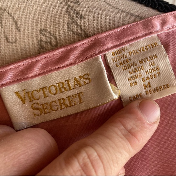 Vintage Victorias Secret Gold Label Top Bow Lace Embellished Sleepshirt 70s 80s - Picture 9 of 9